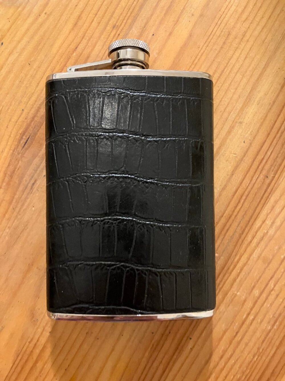 Unbranded Black Leather and Stainless Steel 8 oz. Hip Flack Size 4x5x1"